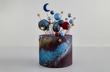 Galaxy Cake;  Şeker Hamuru Kaplama ve Boyama Teknikleri